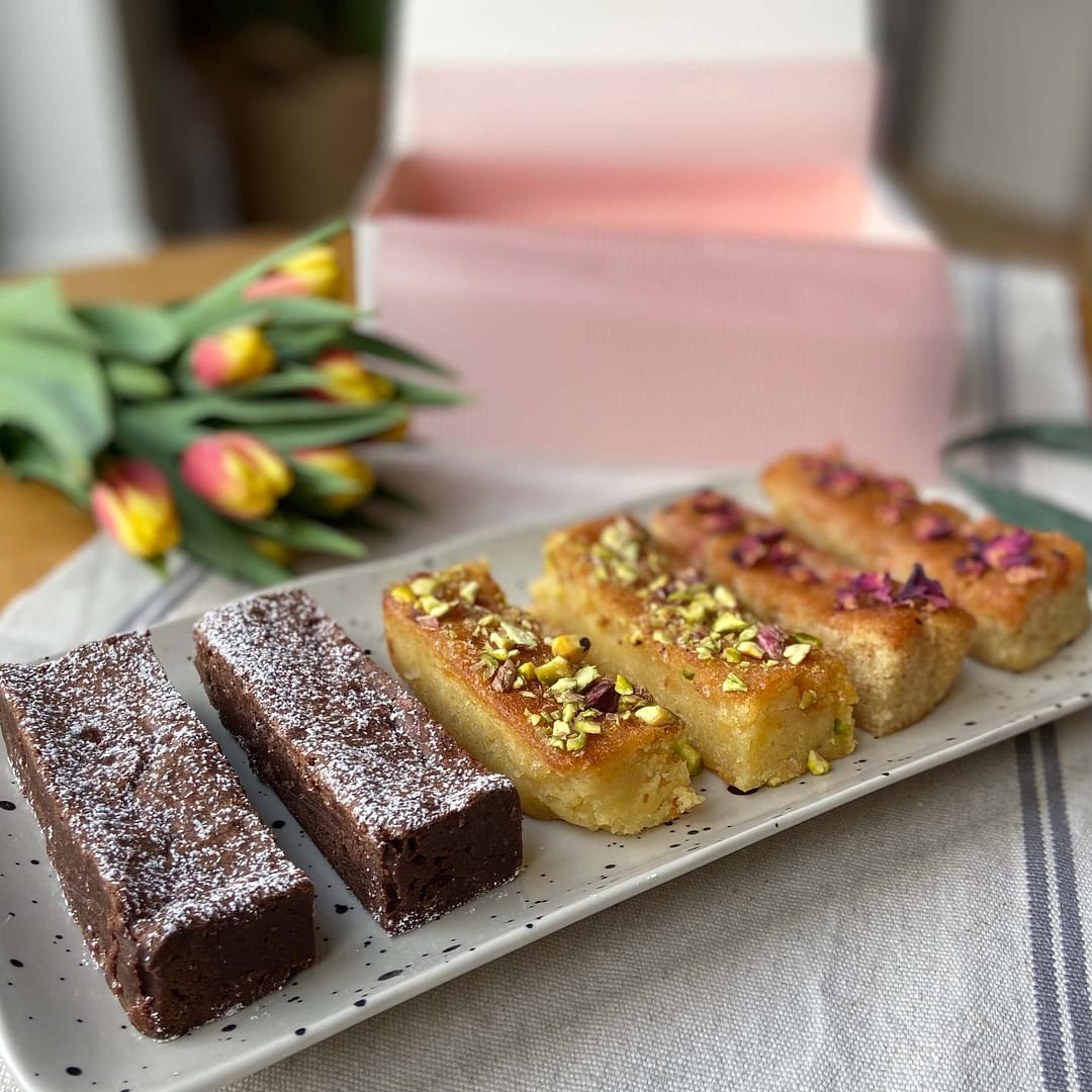 Mothers Day Treat box with cakes