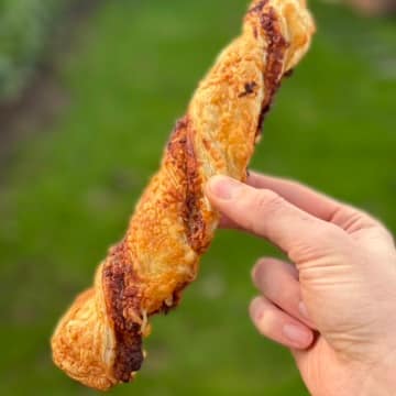 Cheddar & Marmite Twist
